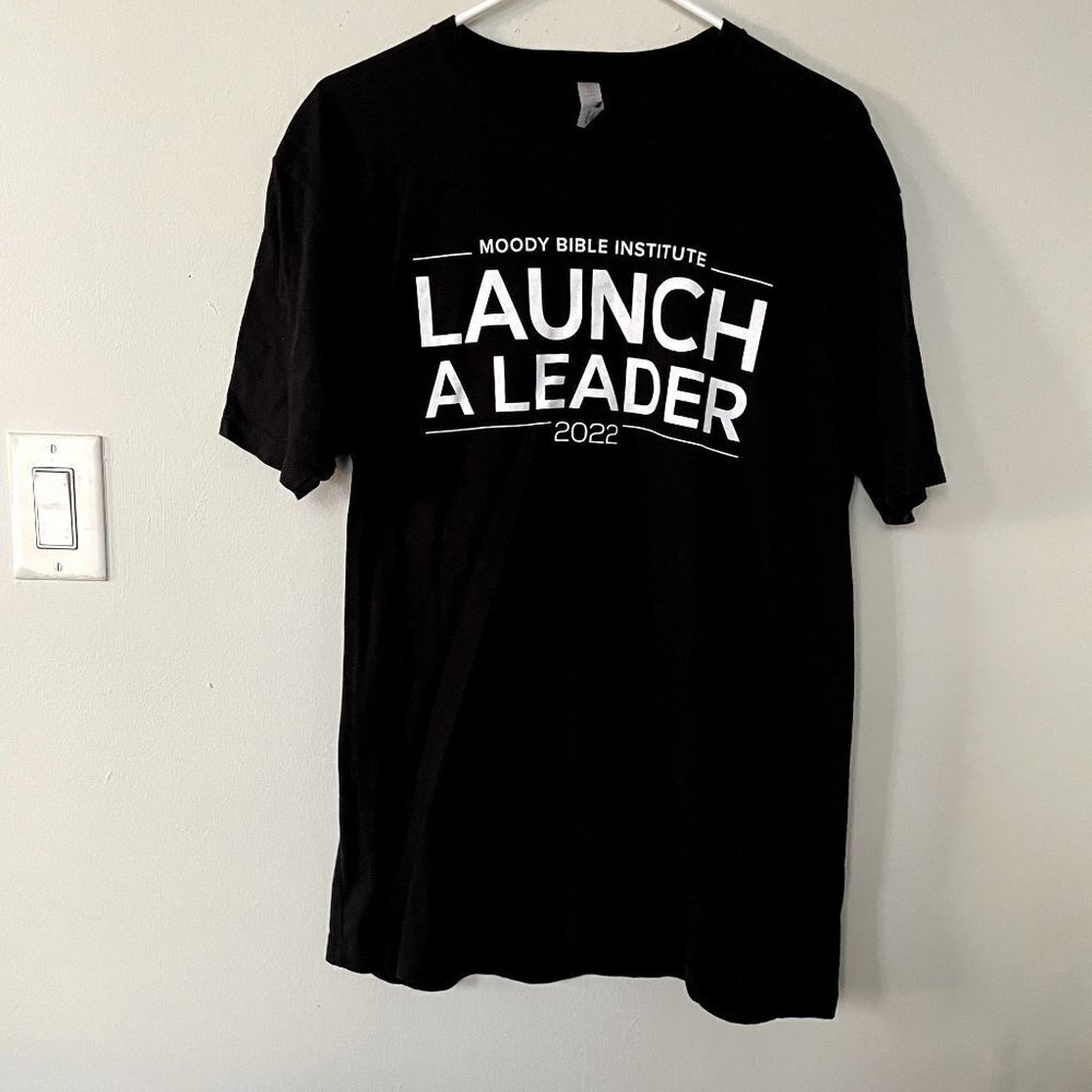 MBI launch a leader 2022 black short sleeved summer shirtโ crewneck men size XL